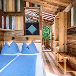 Der Baum Hideaway Apartment