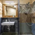 Der Baum Hideaway Apartment *