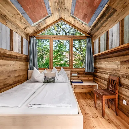 Der Baum Hideaway
