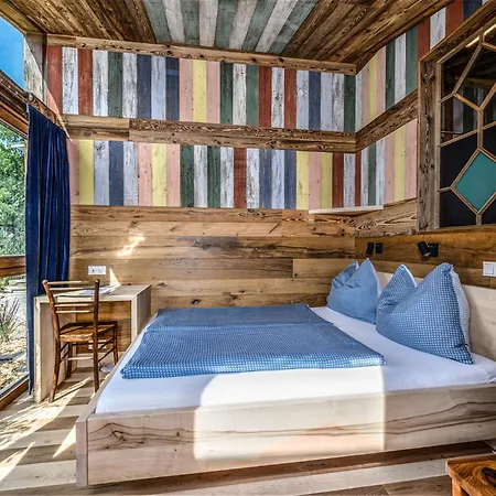 Der Baum Hideaway *